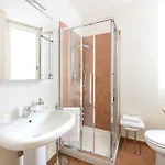 Classy Heritage Home, Center, 7 Guests Апартаменты