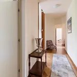 Classy Heritage Home, Center, 7 Guests *