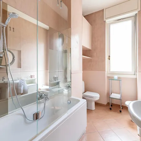 Classy Heritage Home, Center, 7 Guests Apartment *