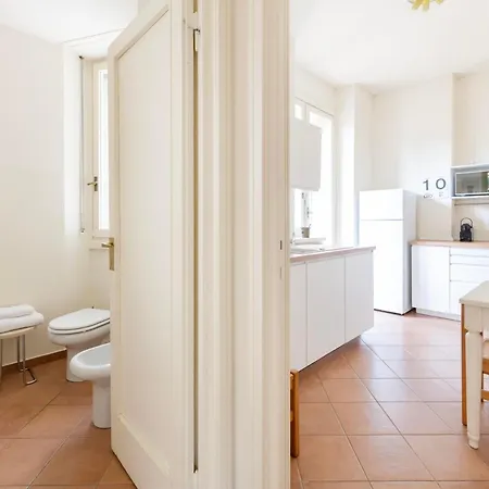 Classy Heritage Home, Center, 7 Guests Apartment Mailand