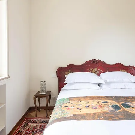 Апартаменты Classy Heritage Home, Center, 7 Guests *