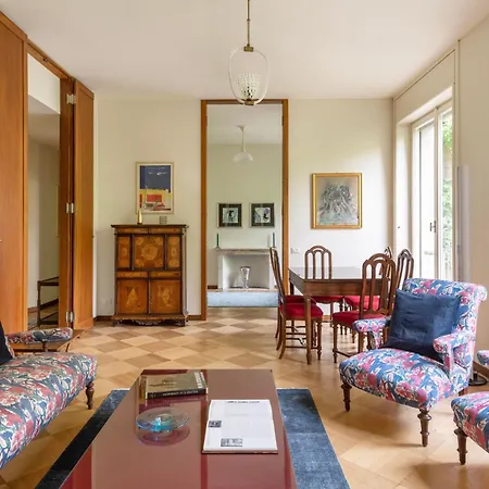 Classy Heritage Home, Center, 7 Guests Apartment Mailand