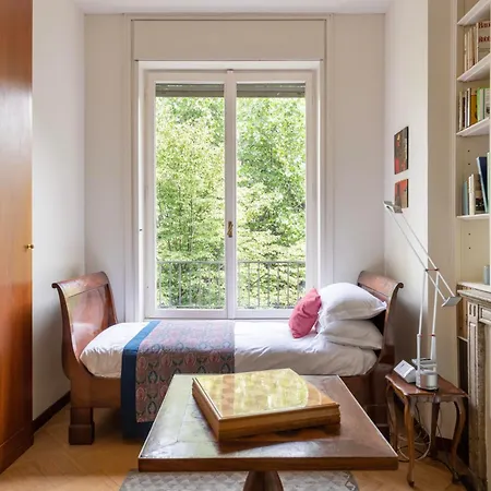 Classy Heritage Home, Center, 7 Guests Apartment Mailand