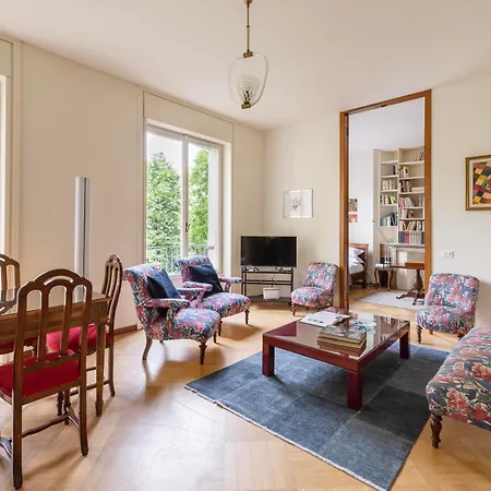 Classy Heritage Home, Center, 7 Guests Апартаменты