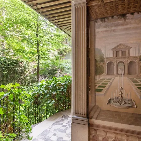 Classy Heritage Home, Center Apartament